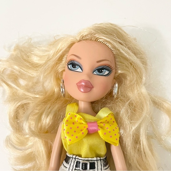 Bratz Doll Cloe MGA Doll - Picture 16 of 16